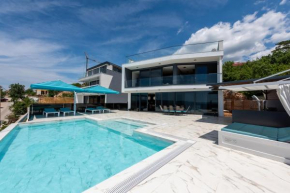 Villa HB with Heated Pool and Hot Tub